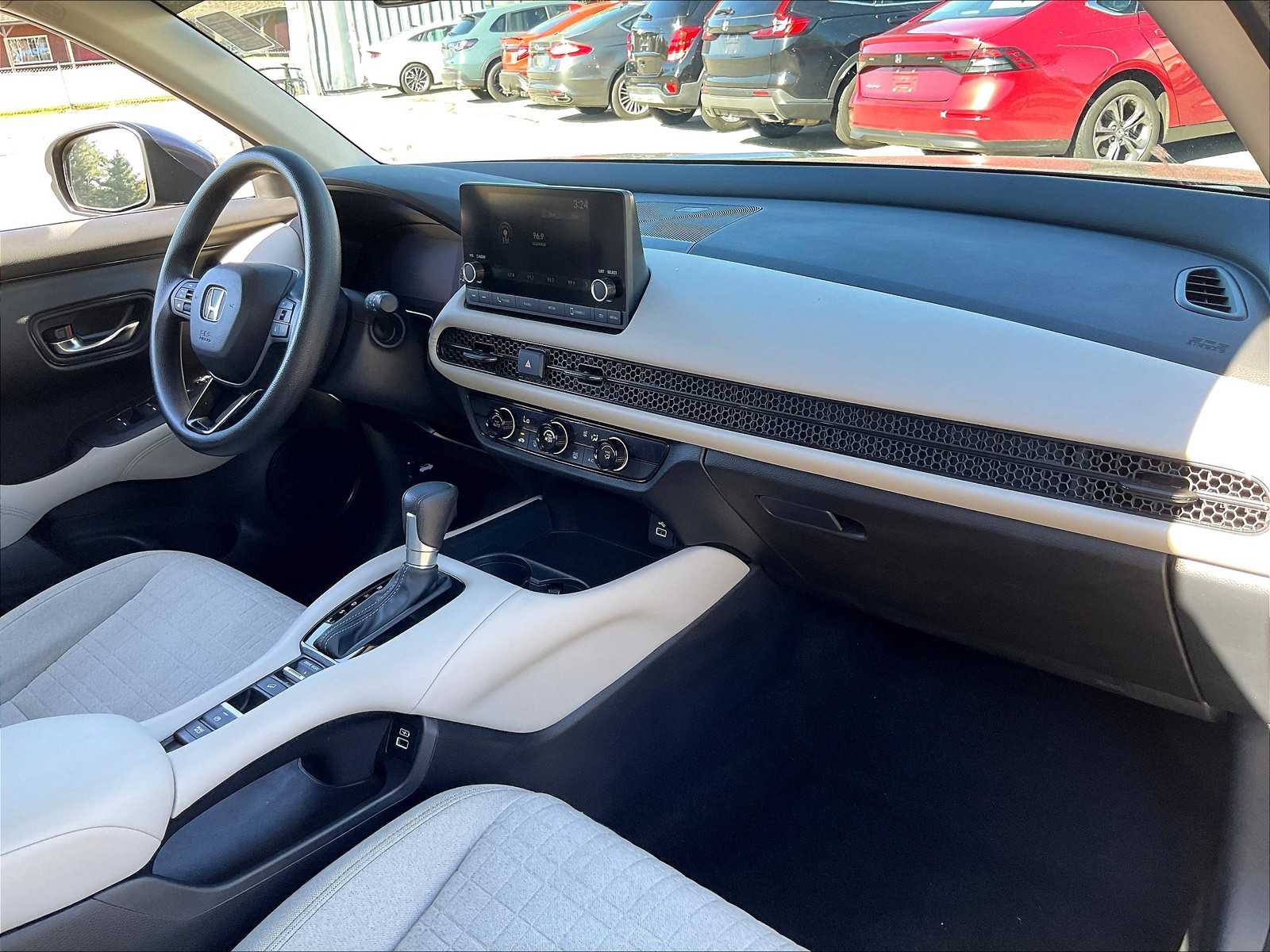 2023 Honda HR-V LX photo 14