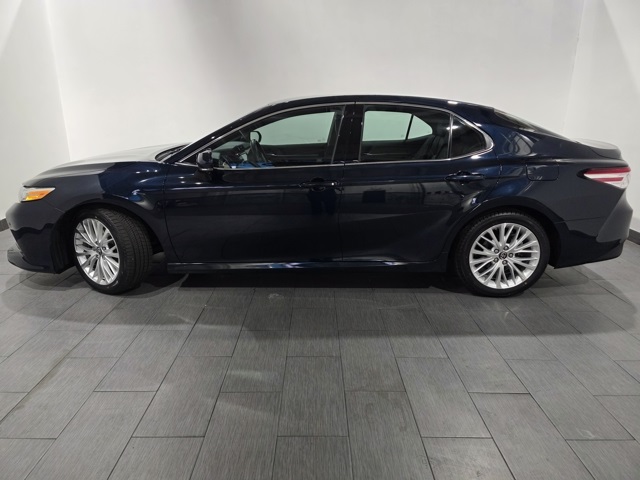 2018 Toyota Camry XLE photo 2