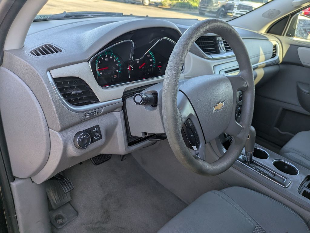 2017 Chevrolet Traverse 1LS photo 11