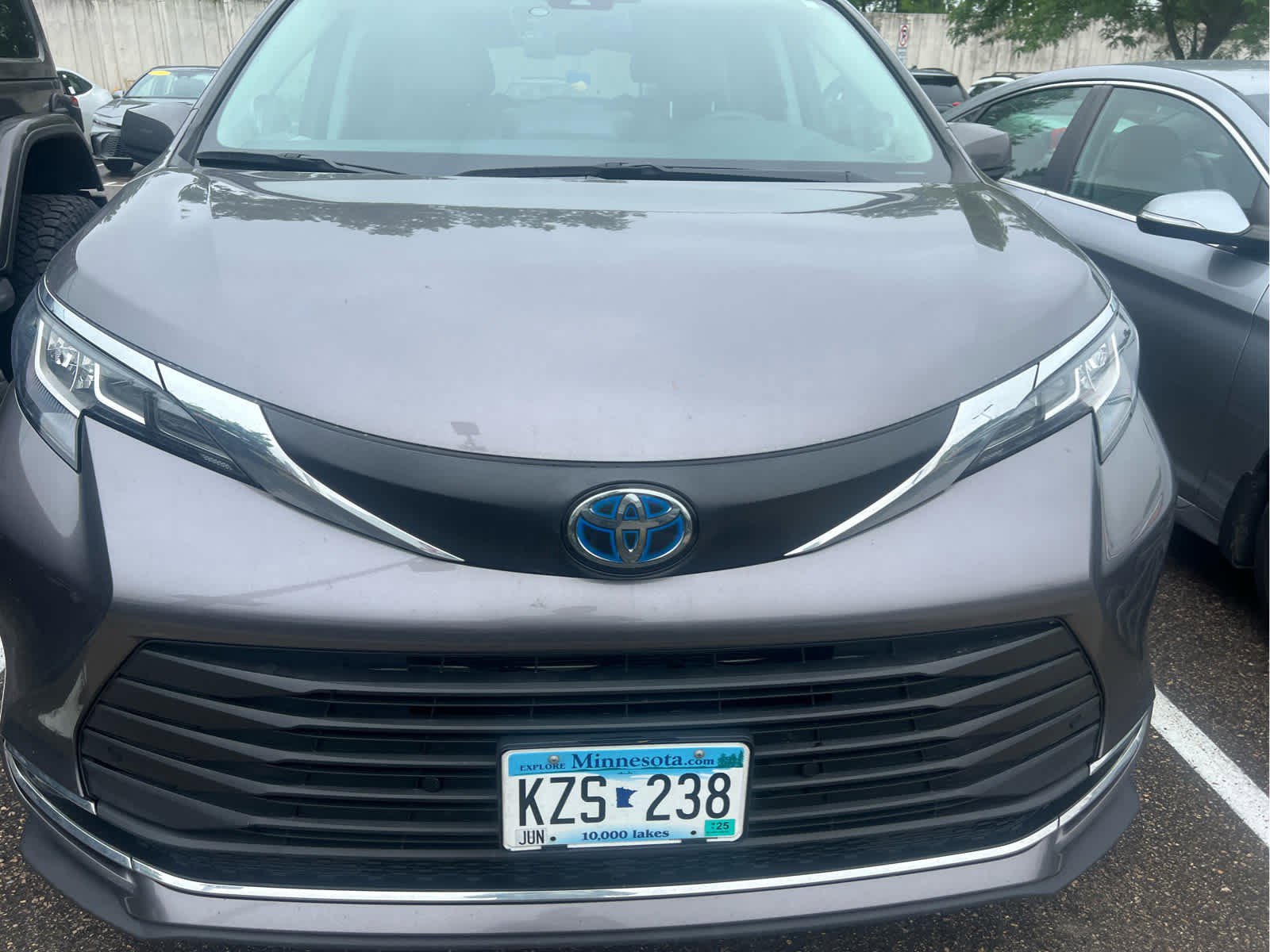 Used 2023 Toyota Sienna XLE with VIN 5TDJSKFC6PS095778 for sale in Golden Valley, Minnesota
