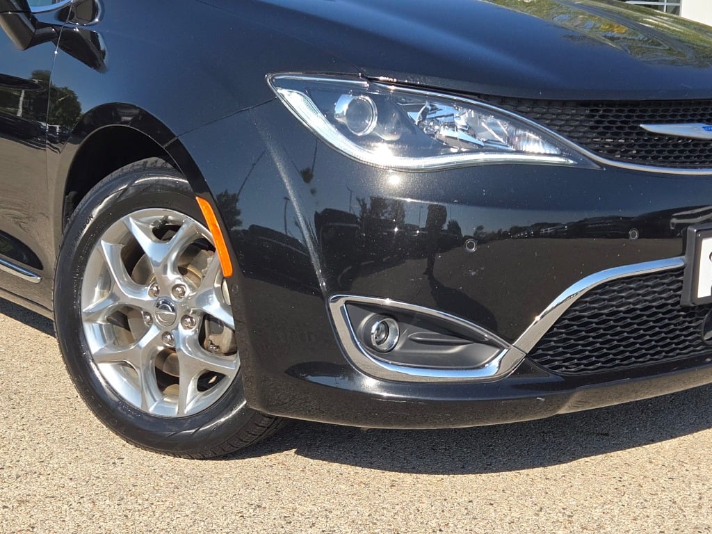 2018 Chrysler Pacifica Limited photo 3
