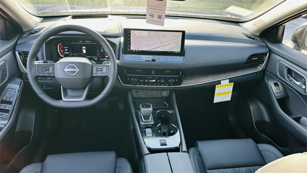 2025 Nissan Rogue Platinum photo 10