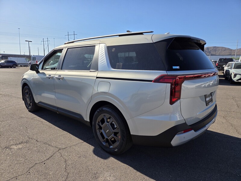 2026 Kia Carnival EX photo 4