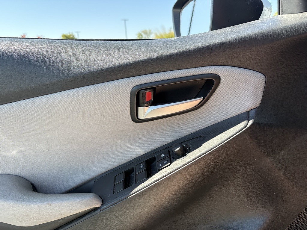 2019 Toyota Yaris L photo 8