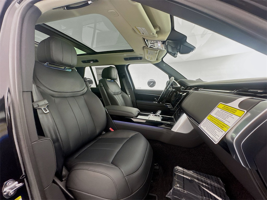 2025 Land Rover Range Rover SE photo 23