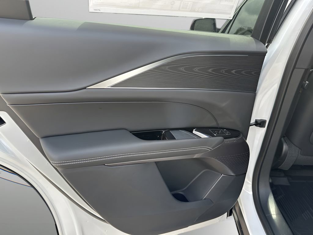 2025 Cadillac Lyriq Luxury photo 14