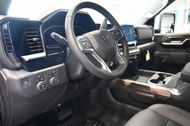 2025 Chevrolet Silverado 2500HD LT photo 17