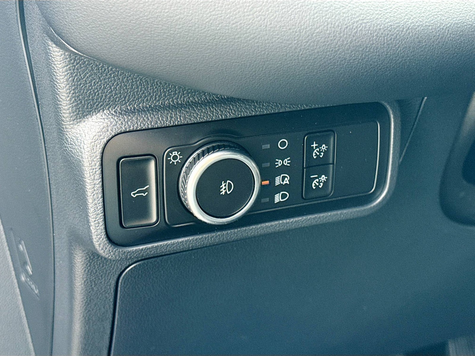 2025 Ford Explorer ST-Line photo 10