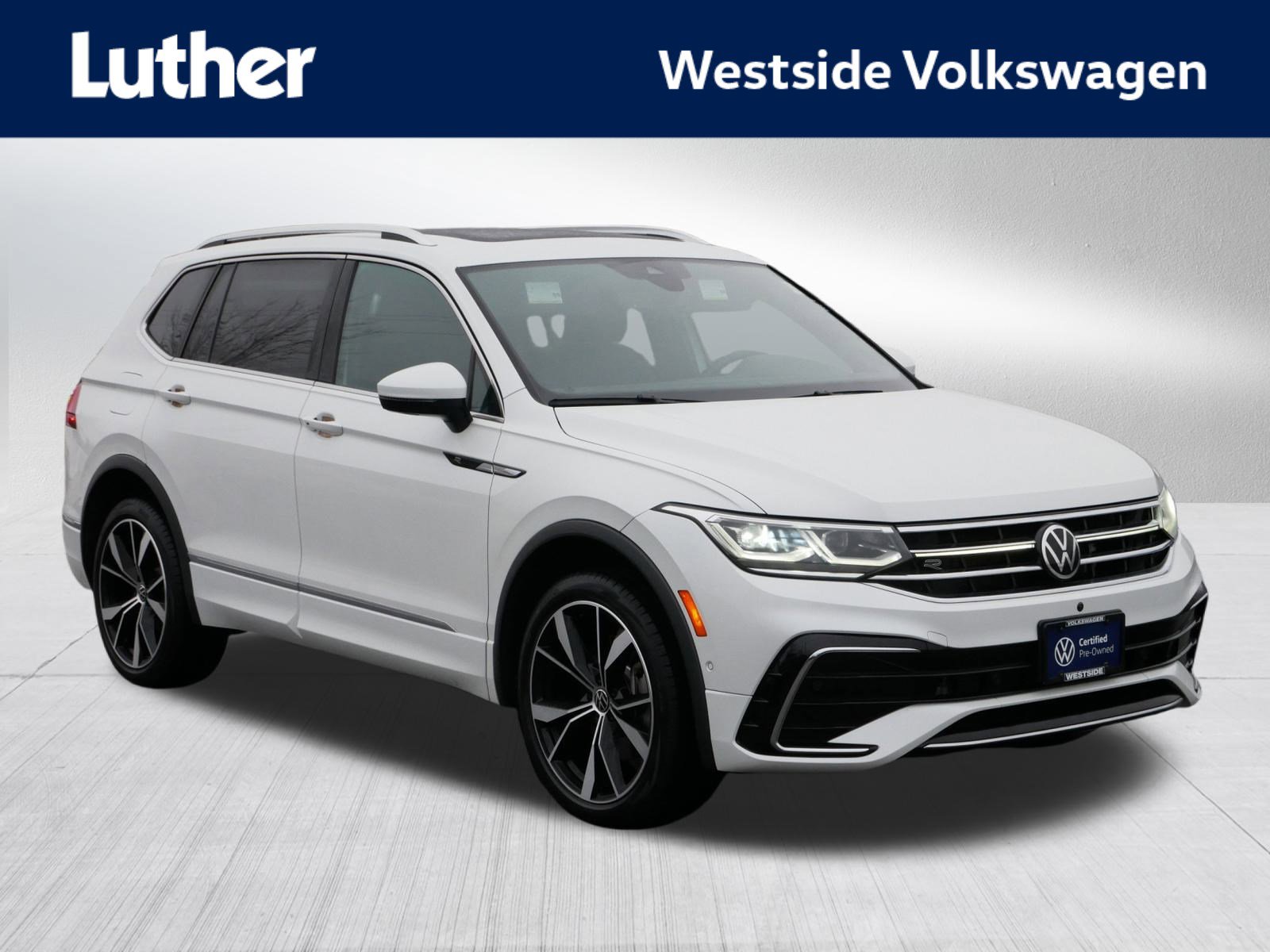 2022 Volkswagen Tiguan SEL R-LINE's photo