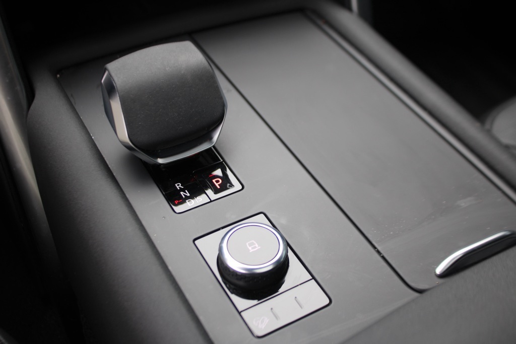 2024 Land Rover Discovery P360 Dynamic SE photo 19