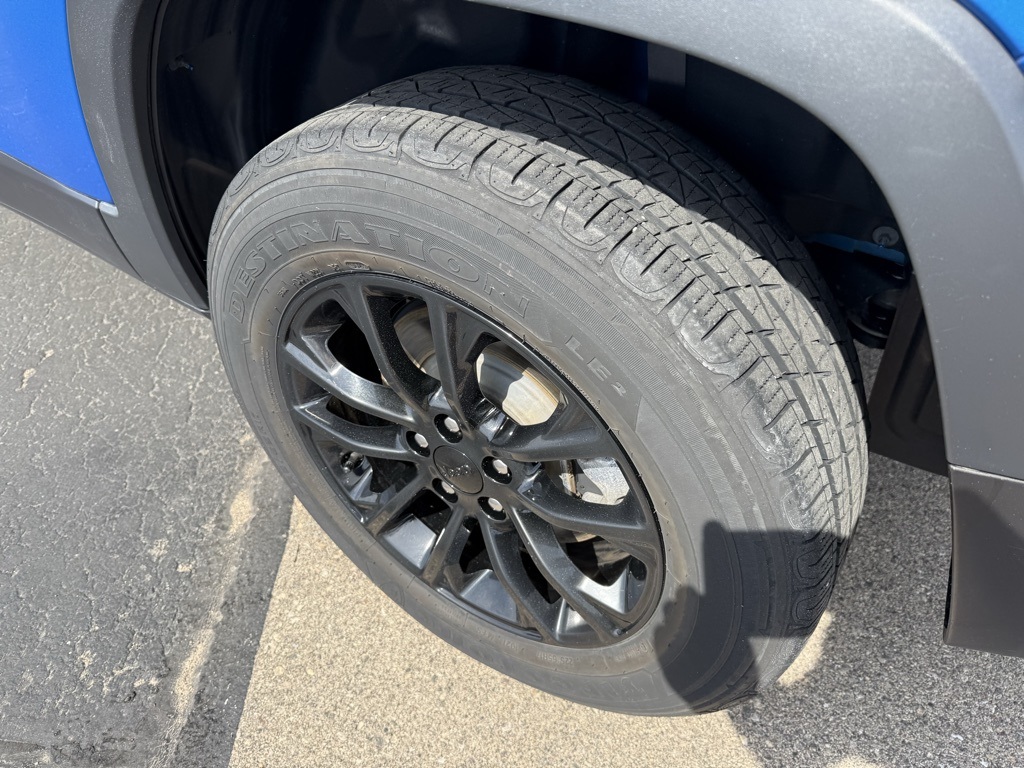 2023 Jeep Cherokee Altitude photo 3