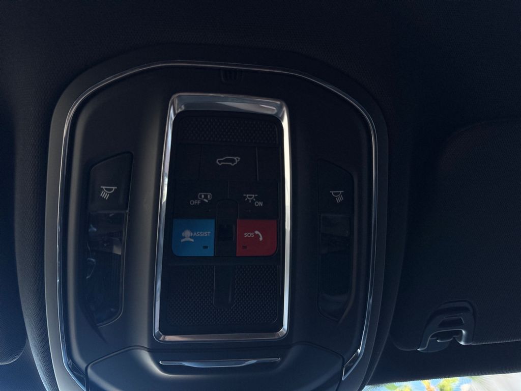 2024 Jeep Wagoneer L Series II photo 25