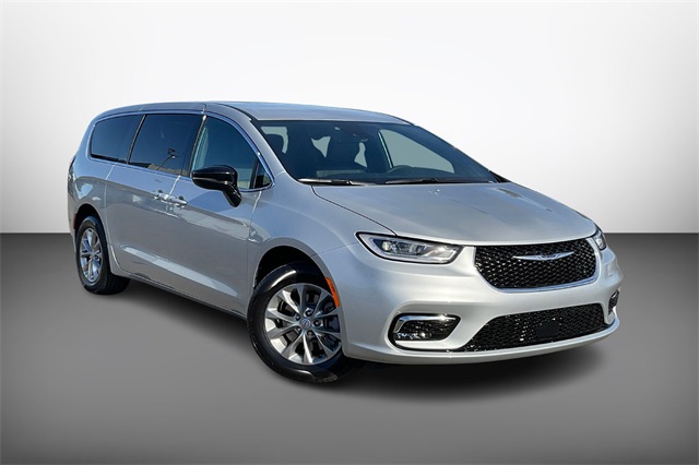 2026 Chrysler Pacifica Select's photo