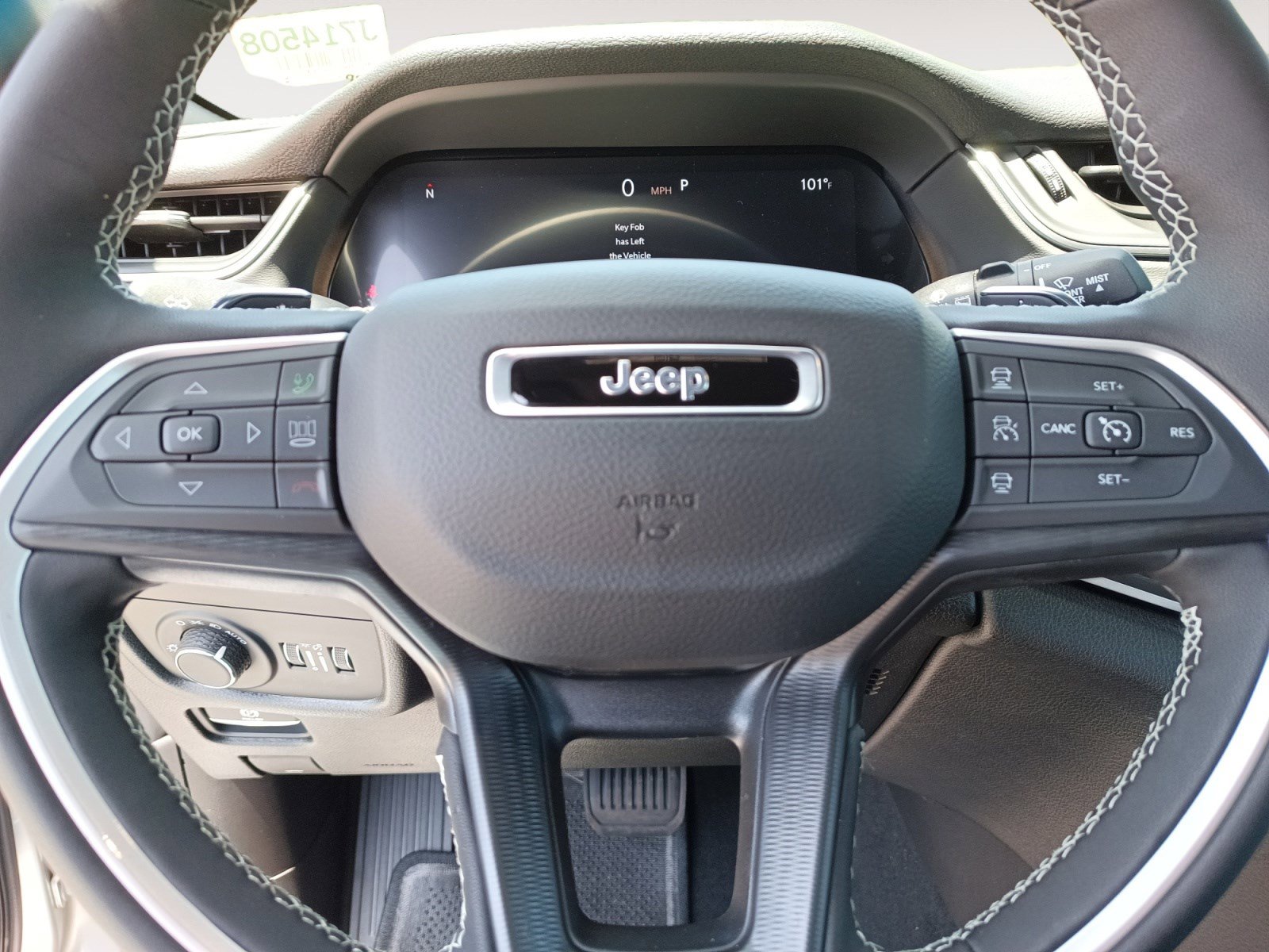 2025 Jeep Grand Cherokee Laredo Altitude photo 8