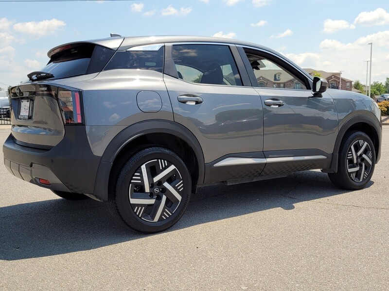 2025 Nissan Kicks SV photo 3