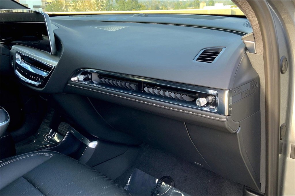 2025 Cadillac Lyriq Luxury photo 29