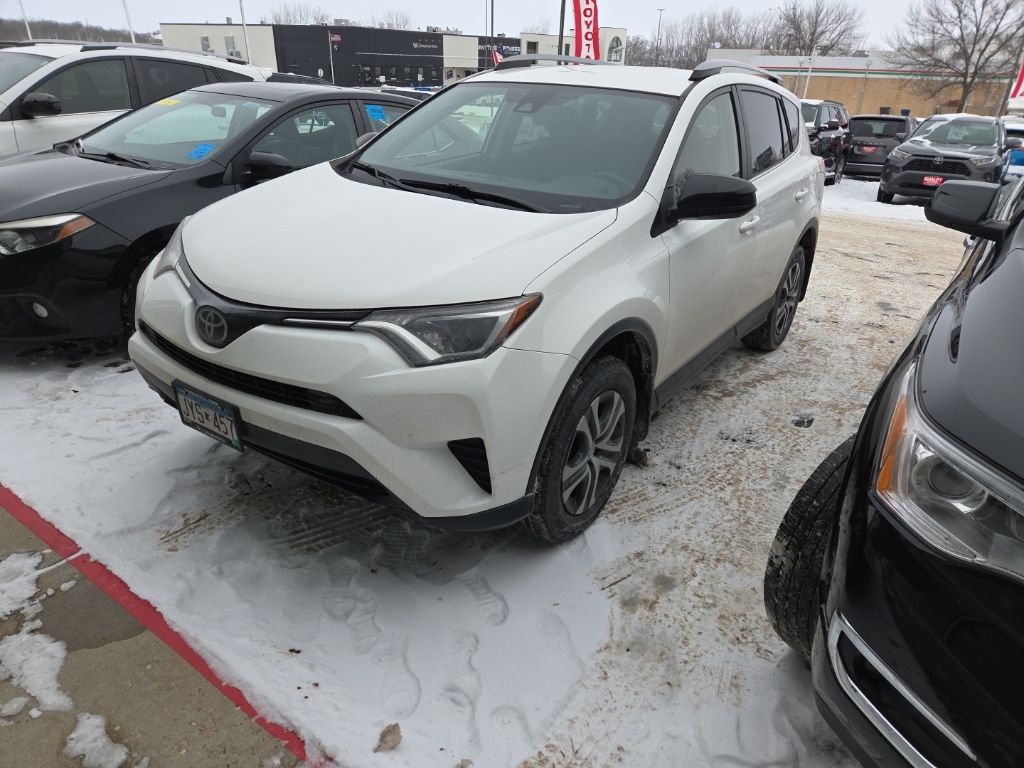 2018 Toyota RAV4 LE's photo