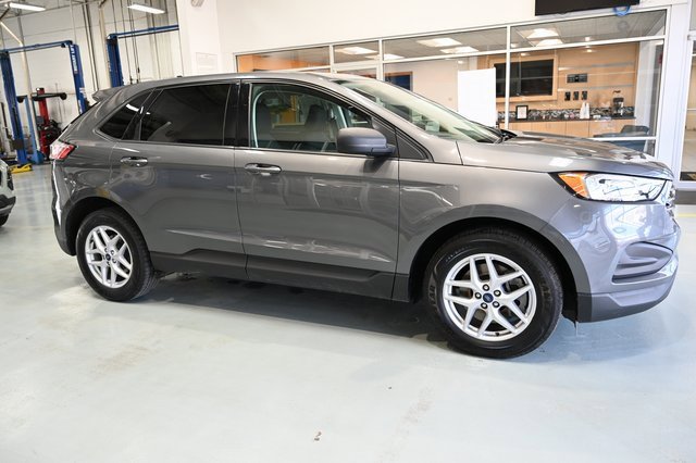 2021 Ford Edge SE photo 4