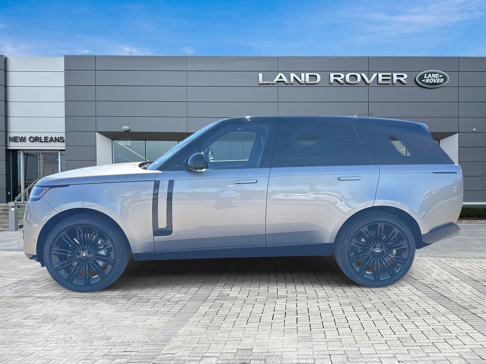 2025 Land Rover Range Rover SE photo 2