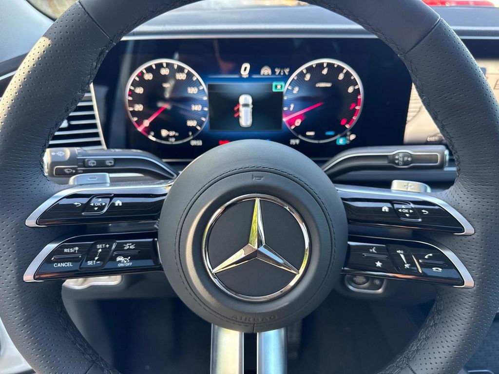 2026 Mercedes Benz GLS 450 4MATIC photo 24