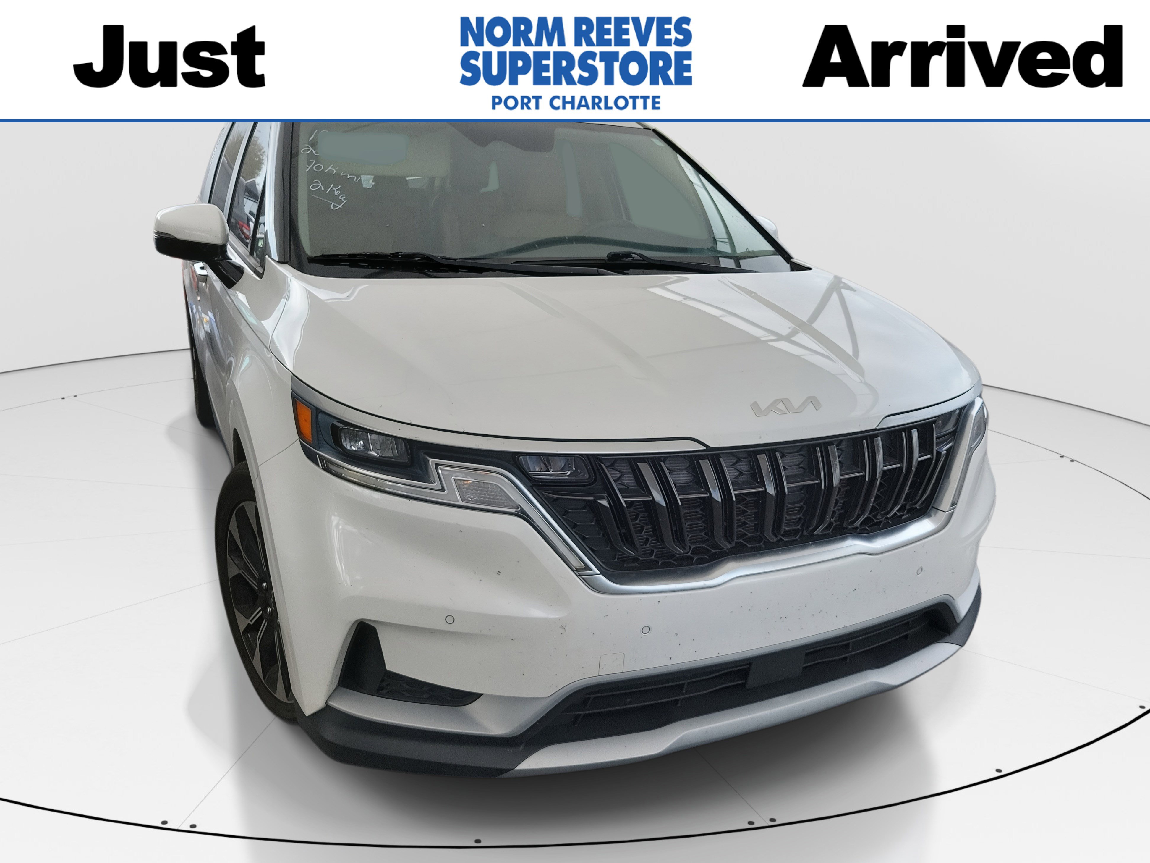 2022 Kia Carnival EX's photo