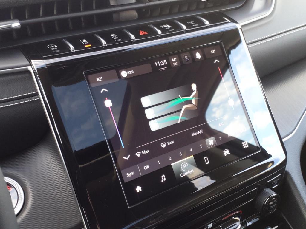 2024 Jeep Grand Cherokee Laredo photo 16