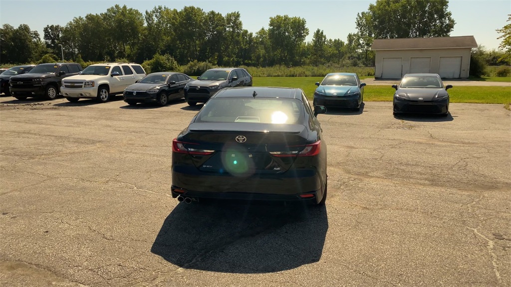 2025 Toyota Camry SE photo 7