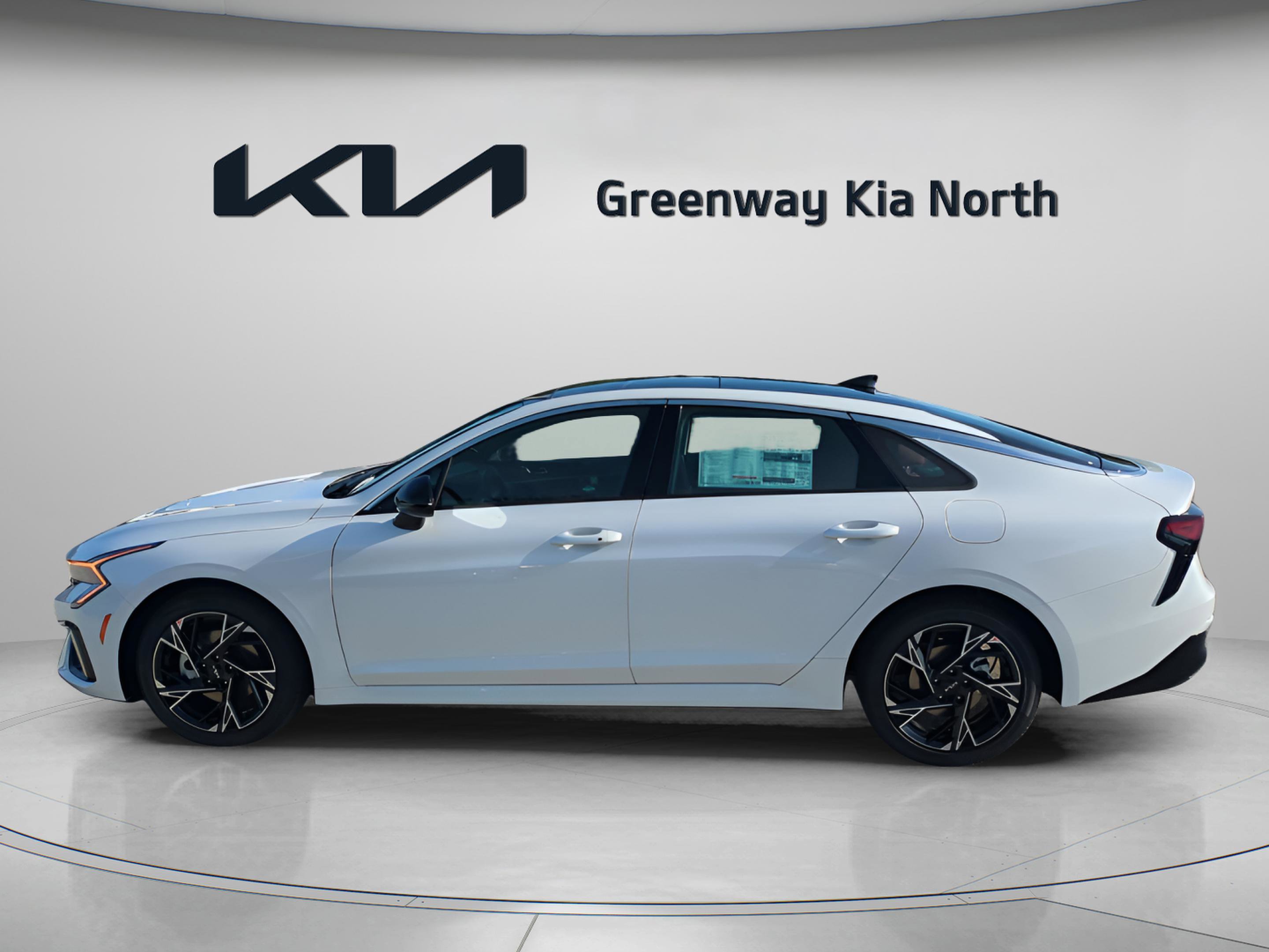 2025 Kia K5 GT-Line photo 4
