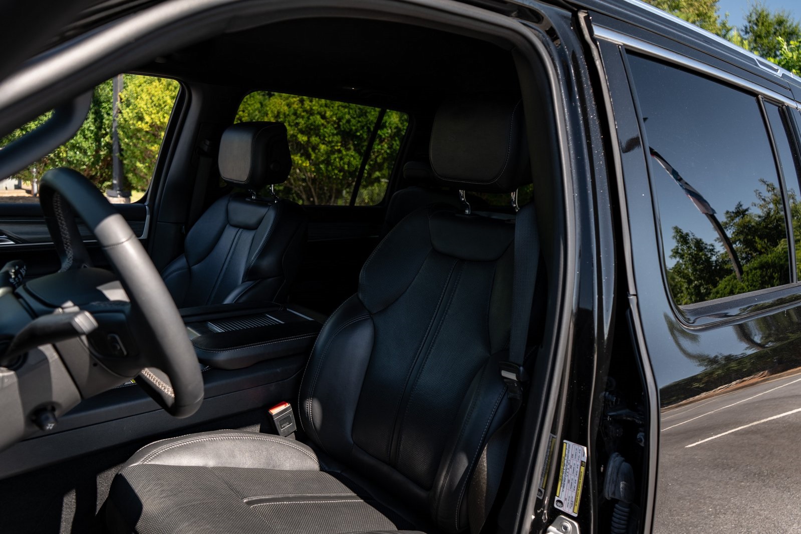 2023 Jeep Wagoneer L Series III photo 13