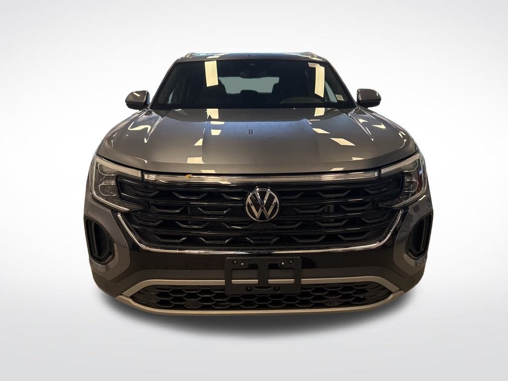 2024 Volkswagen Atlas Cross Sport SE Technology photo 2