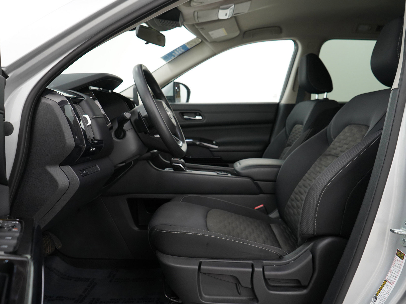 2022 Nissan Pathfinder S photo 21