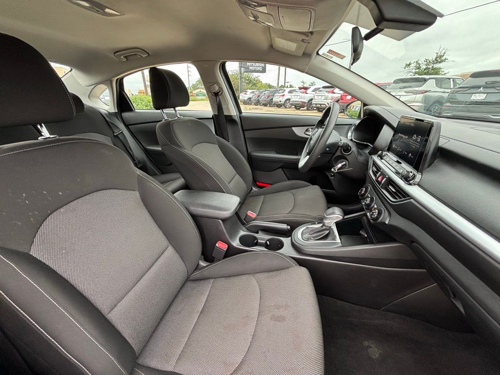 2023 Kia Forte LXS photo 17