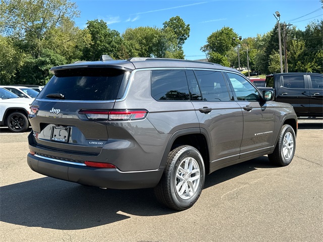 2025 Jeep Grand Cherokee Laredo photo 4