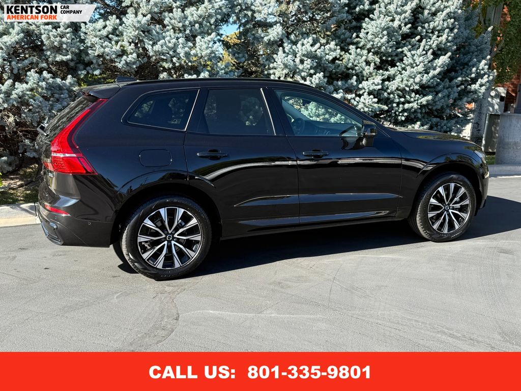 2025 Volvo XC60 B5 Plus photo 9