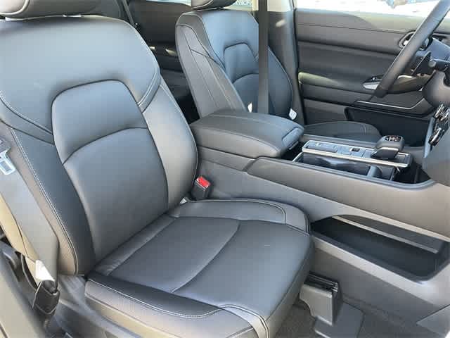 2025 Nissan Pathfinder SL photo 11