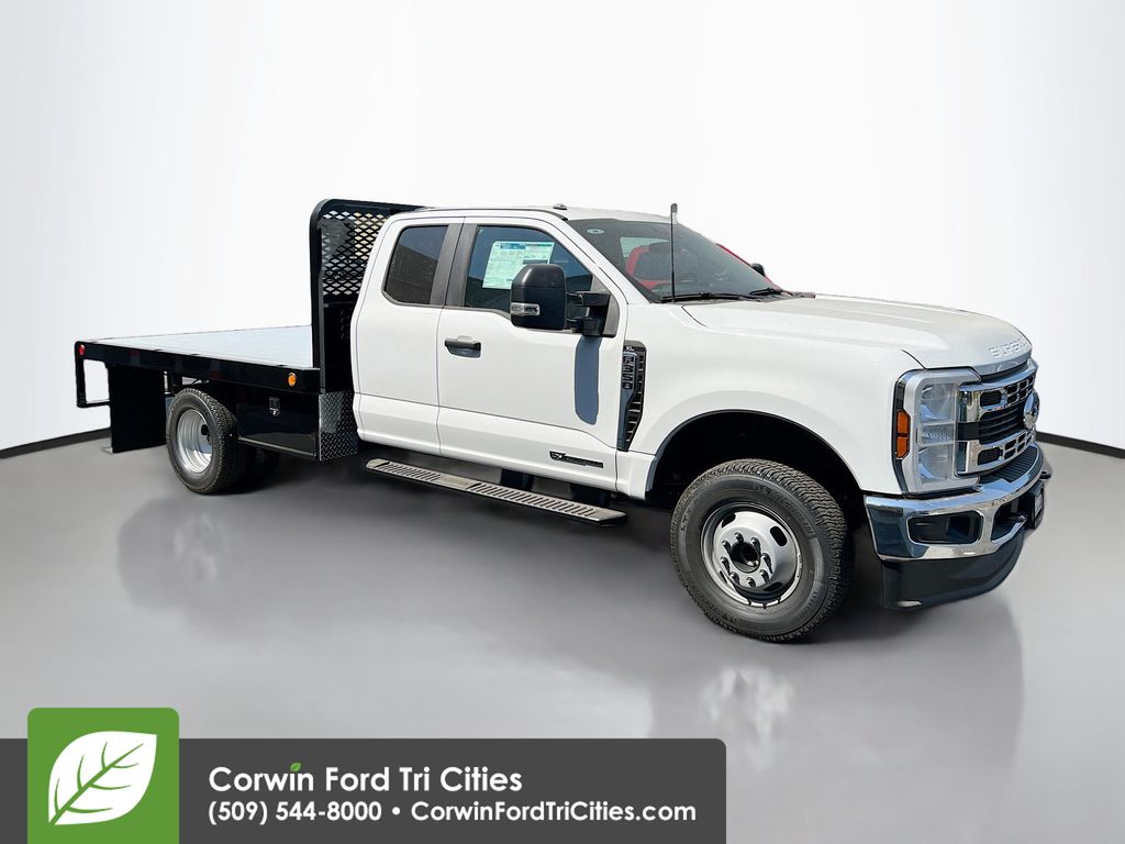 2025 Ford F-350 Super Duty Chassis Cab XL's photo
