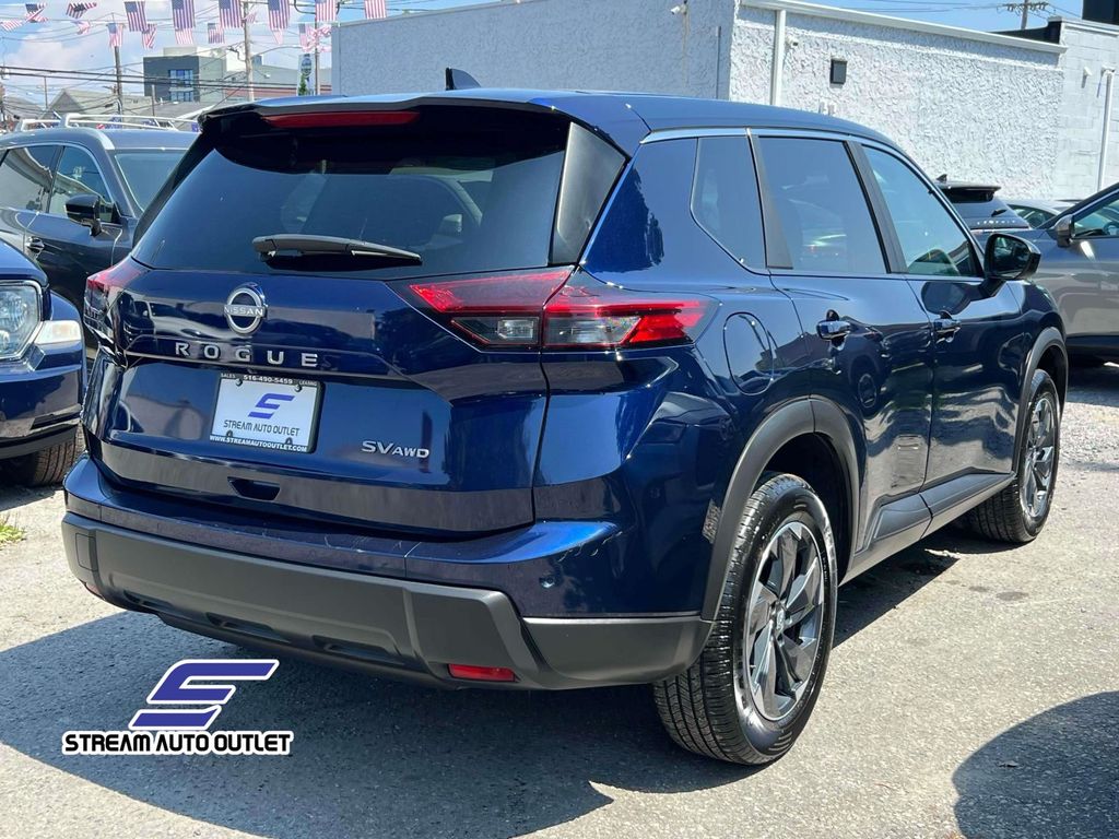 2024 Nissan Rogue SV photo 2