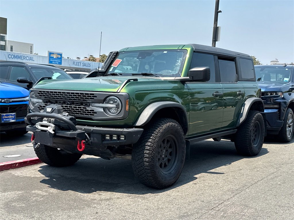 2022 Ford Bronco Base photo 2