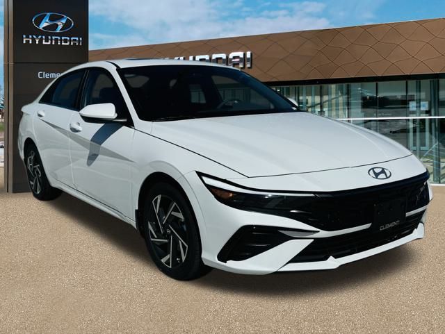 2024 Hyundai Elantra SEL Convenience photo 3