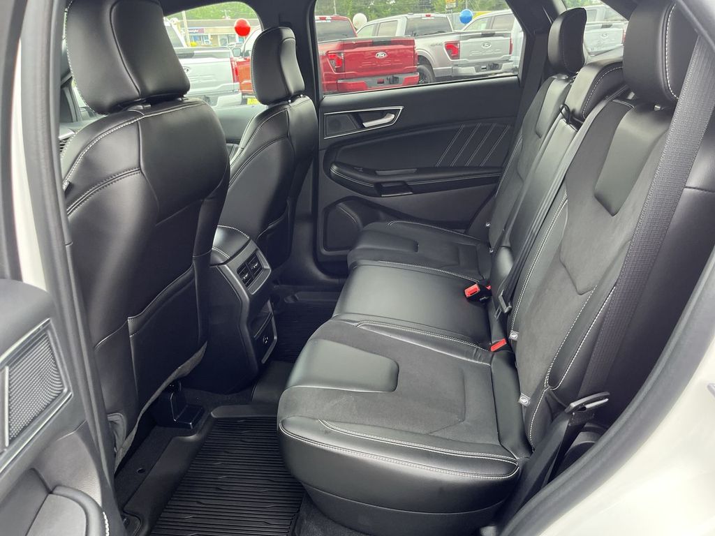2021 Ford Edge ST photo 21