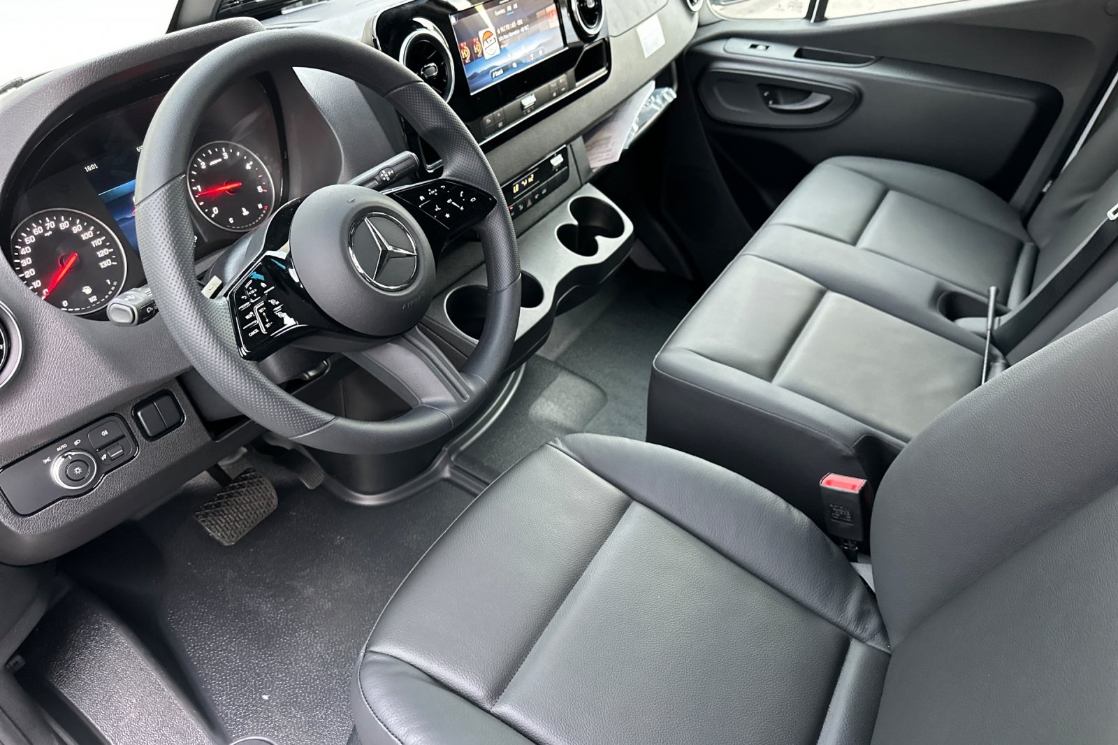 2026 Mercedes Benz Sprinter photo 2