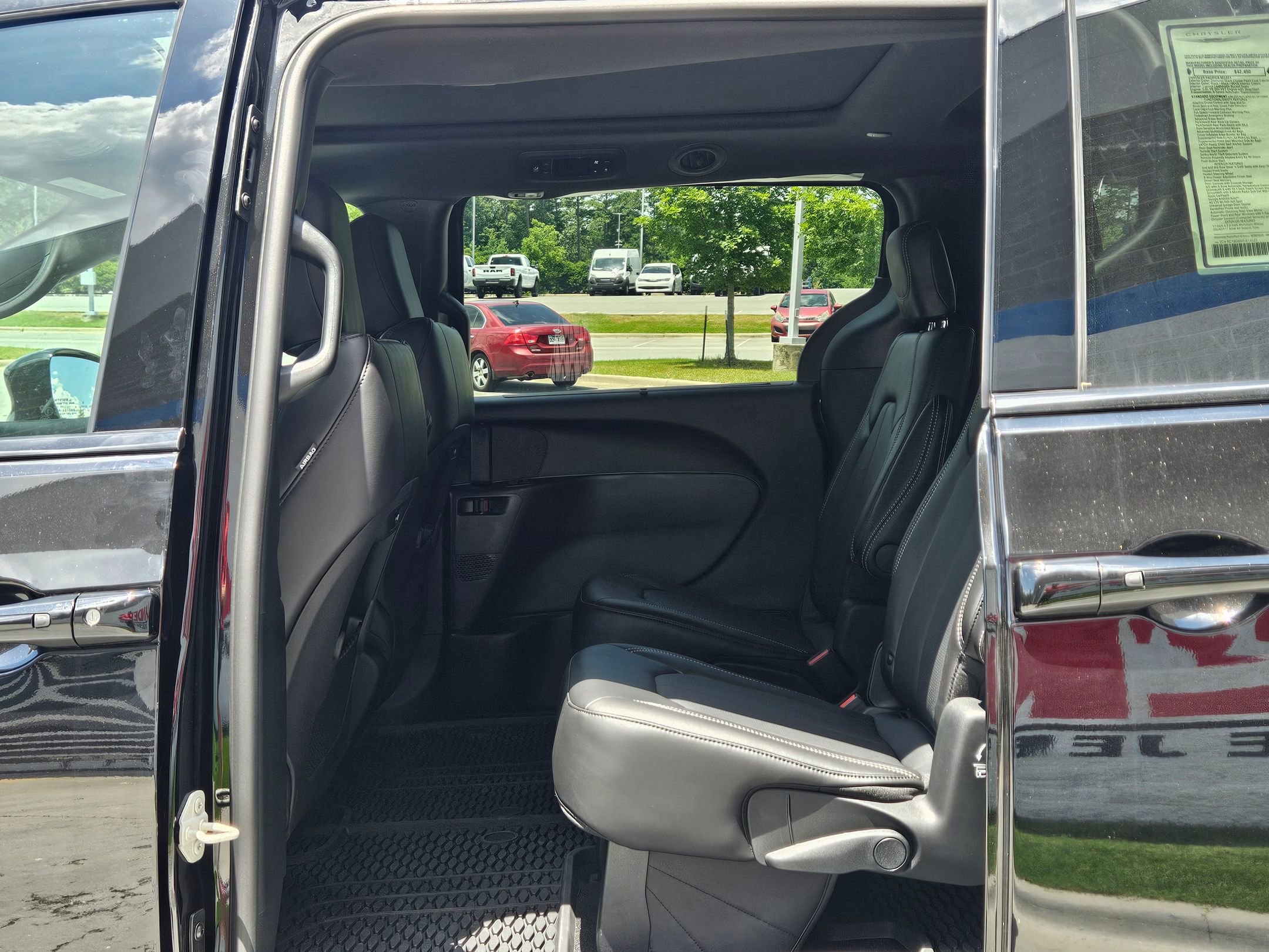 2025 Chrysler Pacifica photo 21