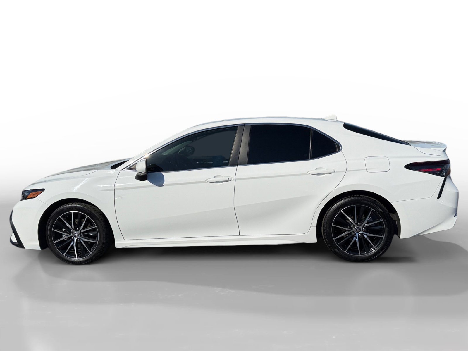 2021 Toyota Camry SE photo 2
