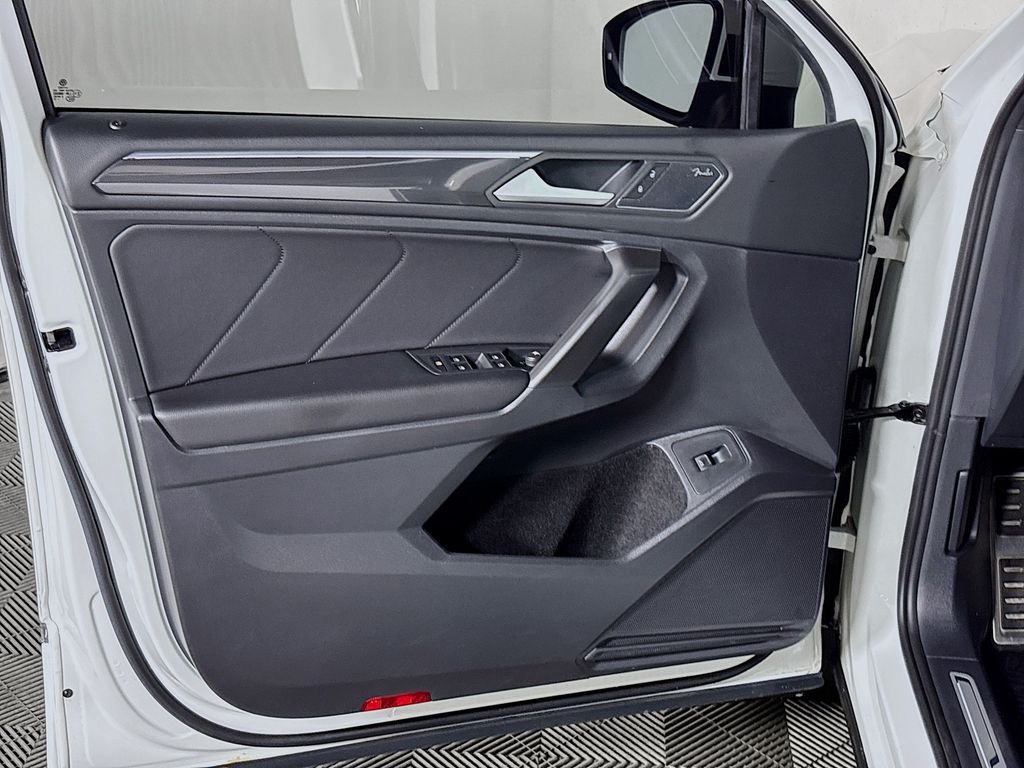 2021 Volkswagen Tiguan SEL Premium R-Line photo 9