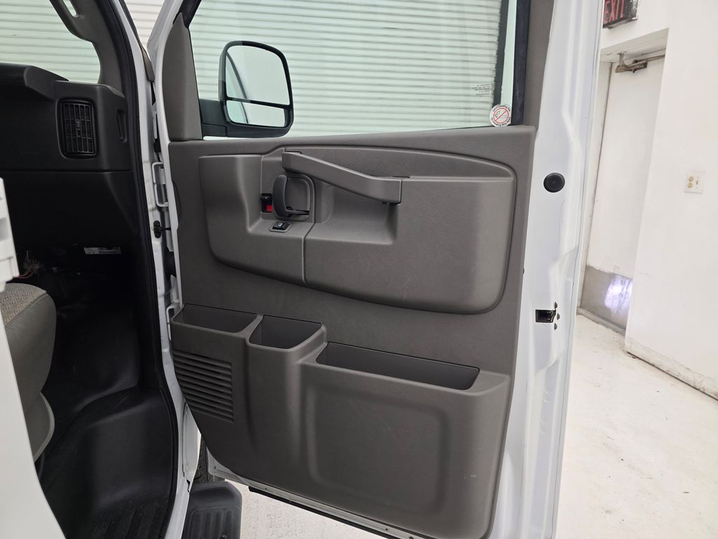 2022 Chevrolet Express 3500 LS photo 35