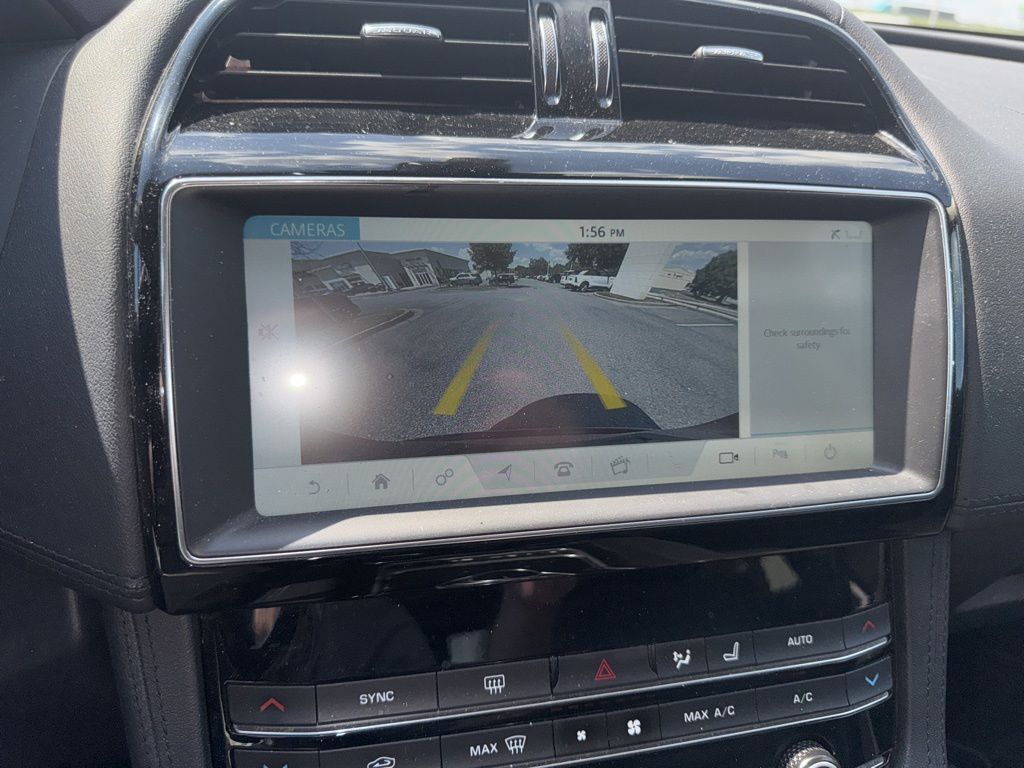 2020 Jaguar F-PACE Prestige photo 17