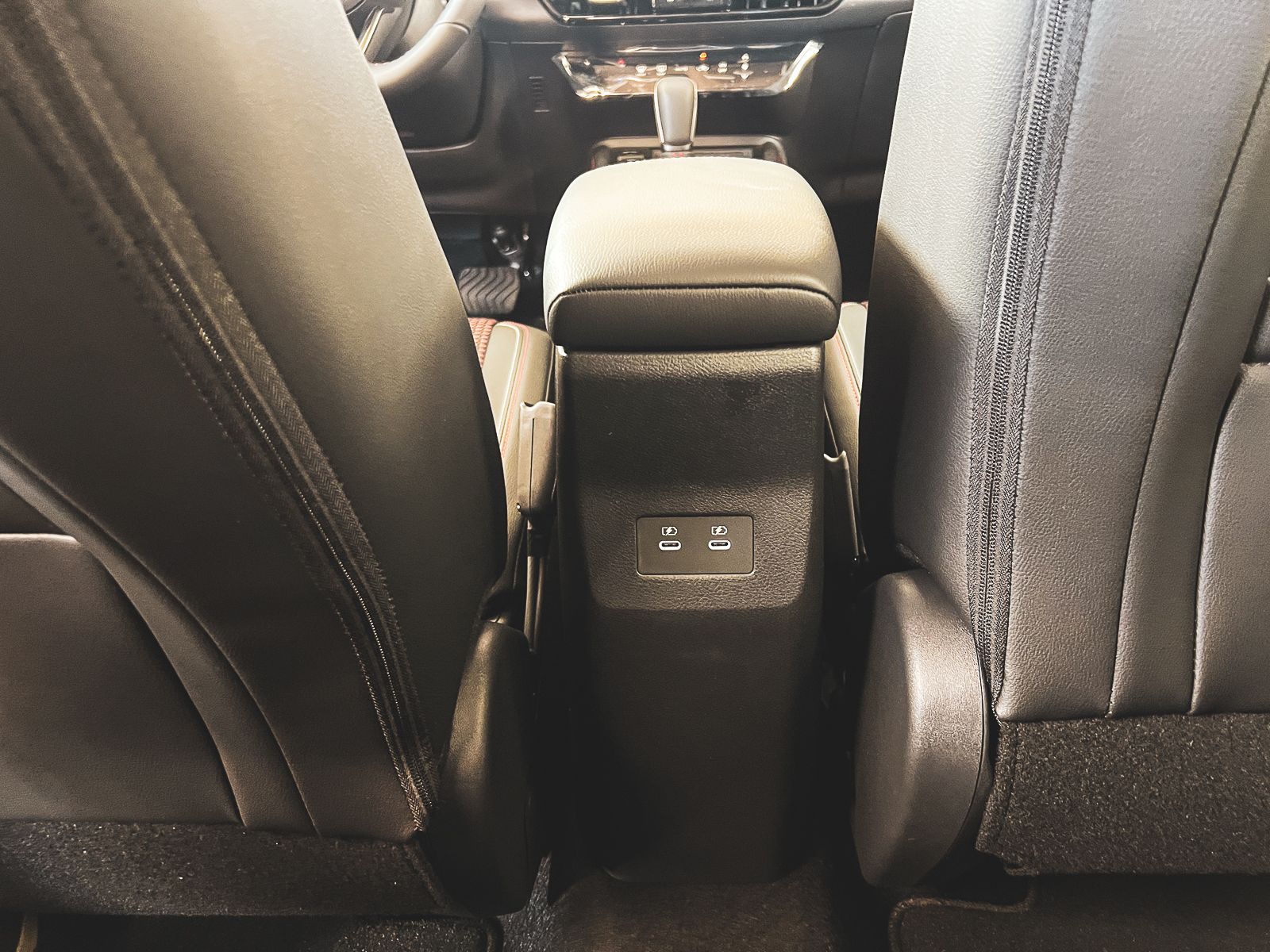 2026 Nissan Kicks SR photo 28