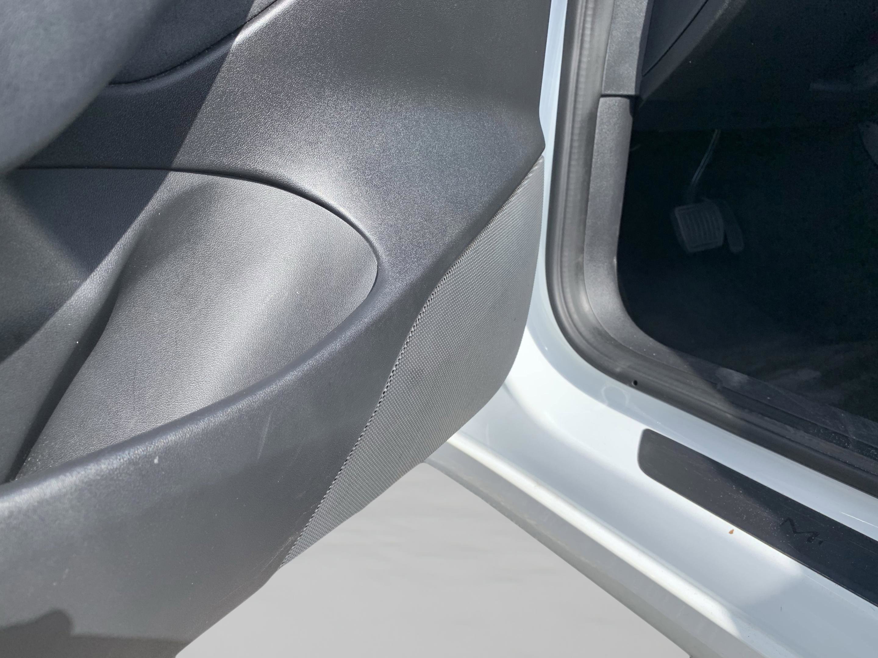 2021 Tesla Model 3 Standard Range Plus photo 23