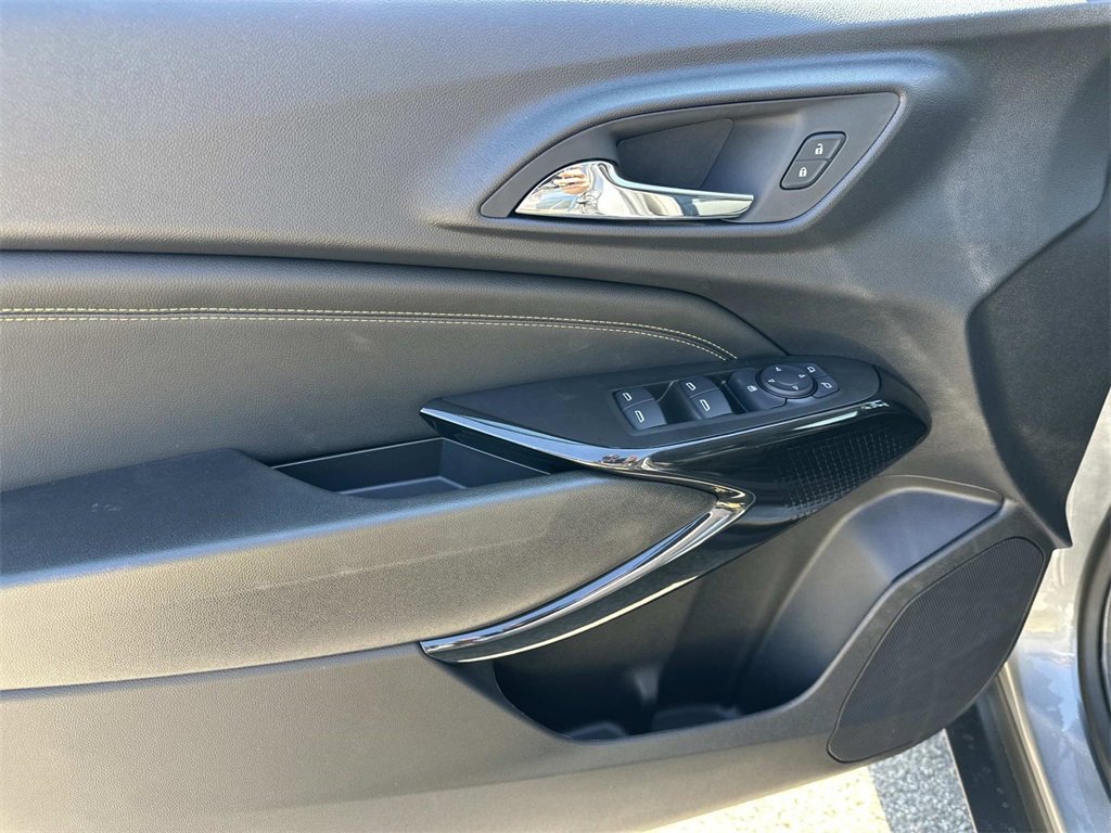 2025 Chevrolet Trax LT photo 11