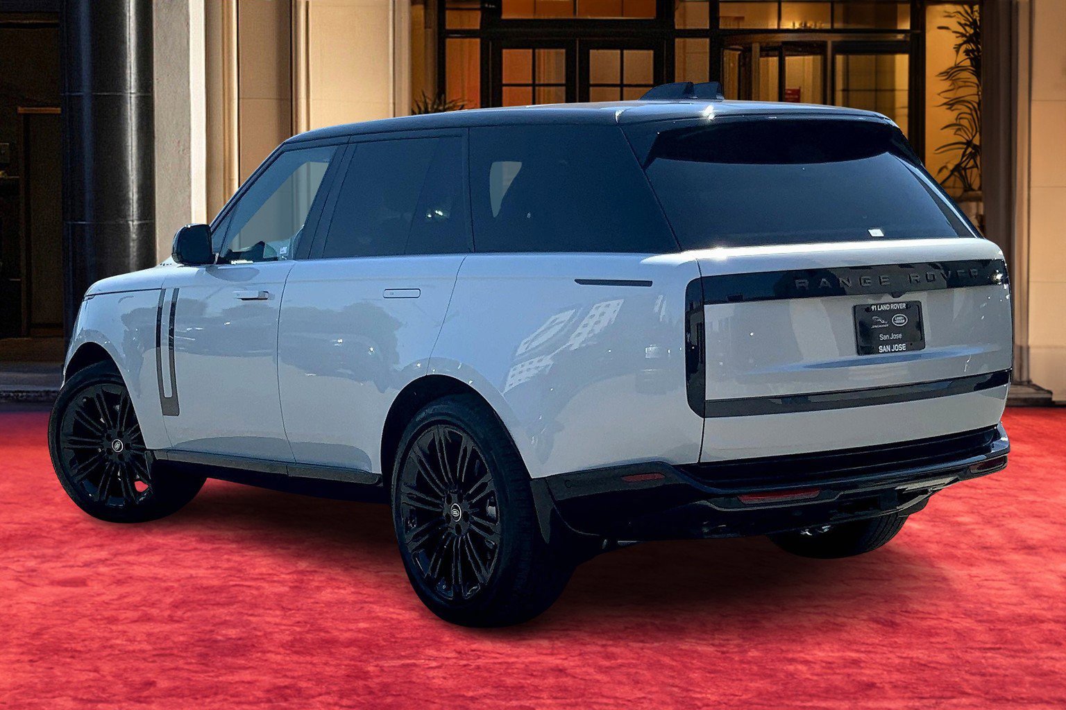 2025 Land Rover Range Rover SE photo 2